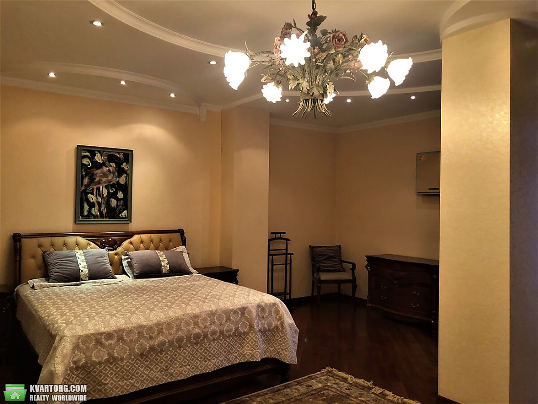 Rent out 4-room apartment. Киев, Хоревая — photo 1