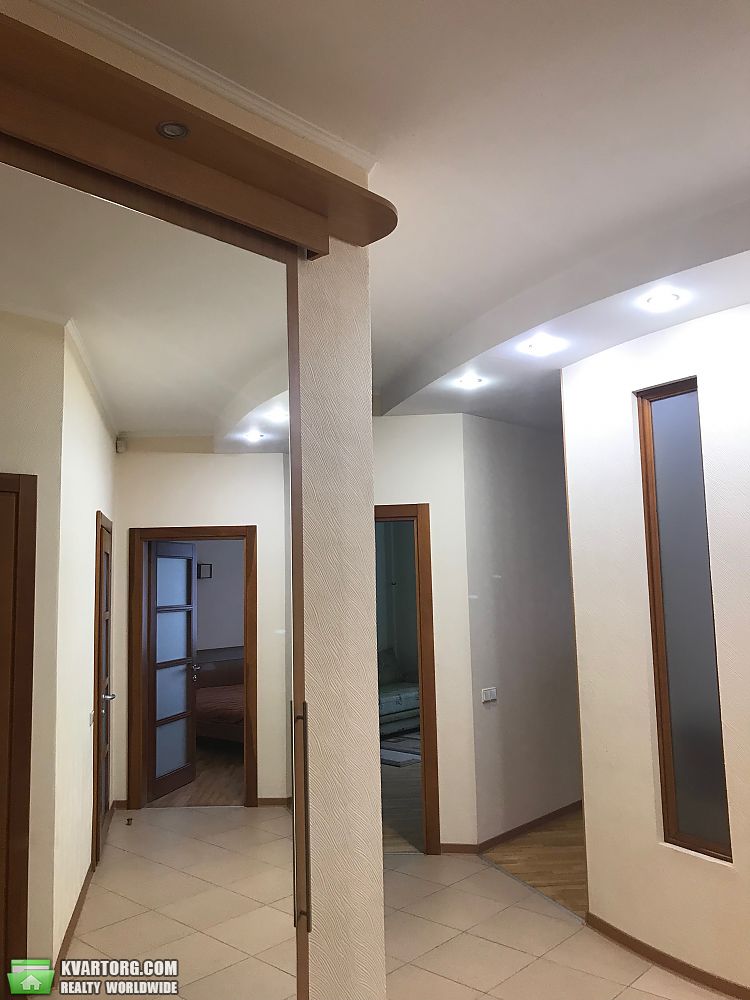 Rent out 3-room apartment. Киев, Волошская — photo 1