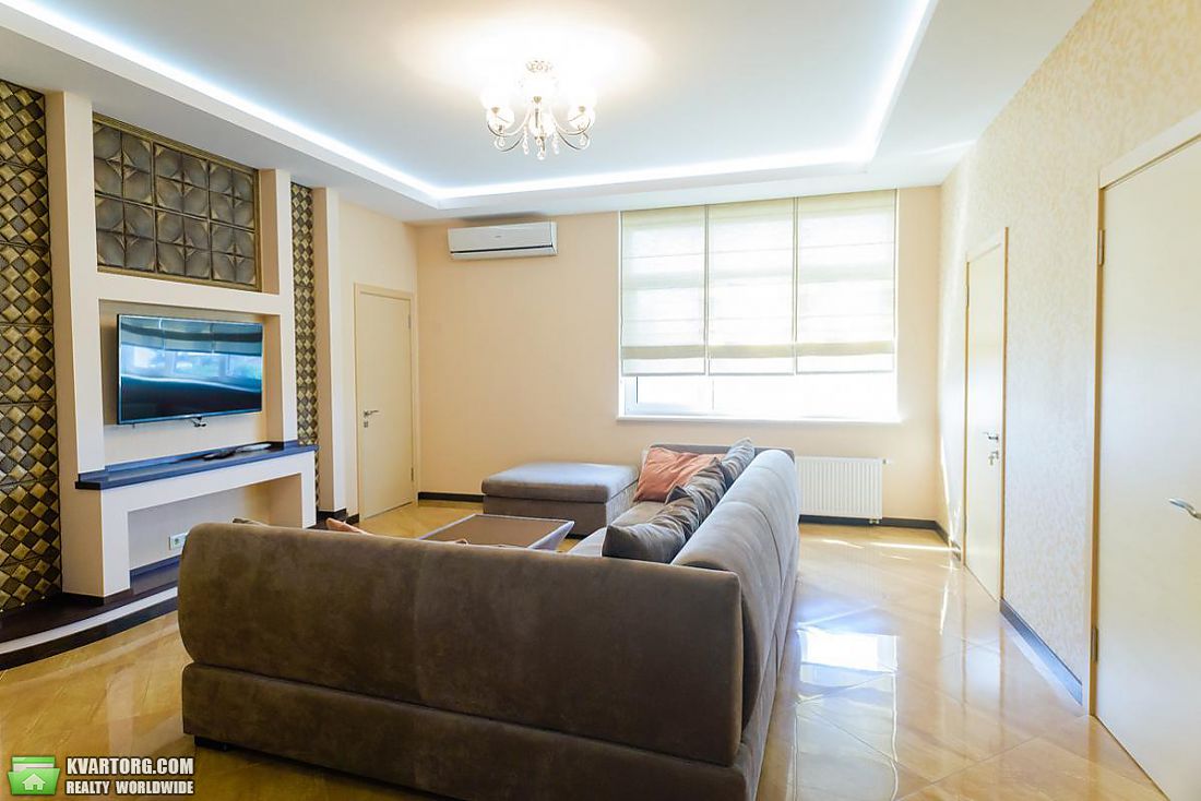 Rent out 3-room apartment. Киев,  Артема — photo 1