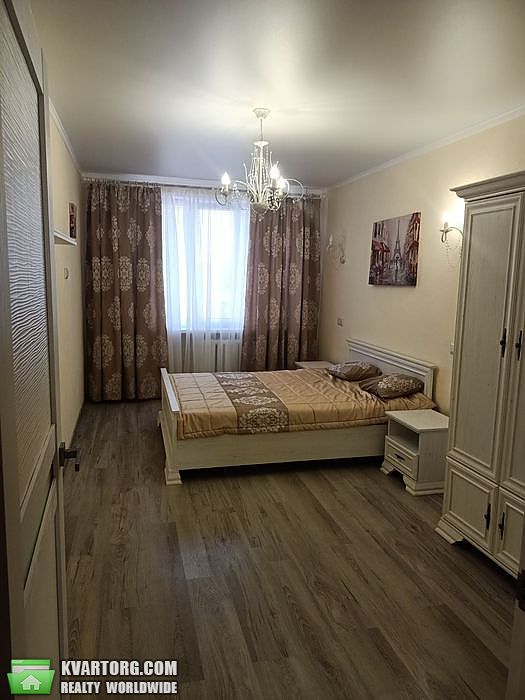 Rent out 3-room apartment. Киев,  Шелковичная — photo 1