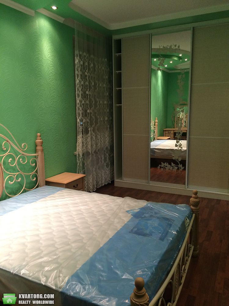 Rent out 3-room apartment. Киев,  Мельникова — photo 1