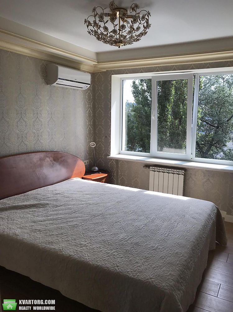 Rent out 3-room apartment. Киев,  Жилянская — photo 8