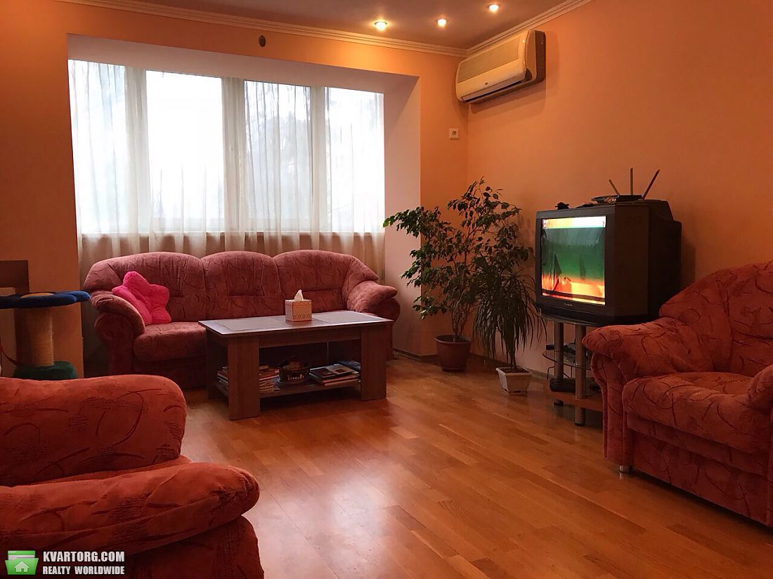 Rent out 3-room apartment. Киев, Леси Украинки бульв. — photo 1