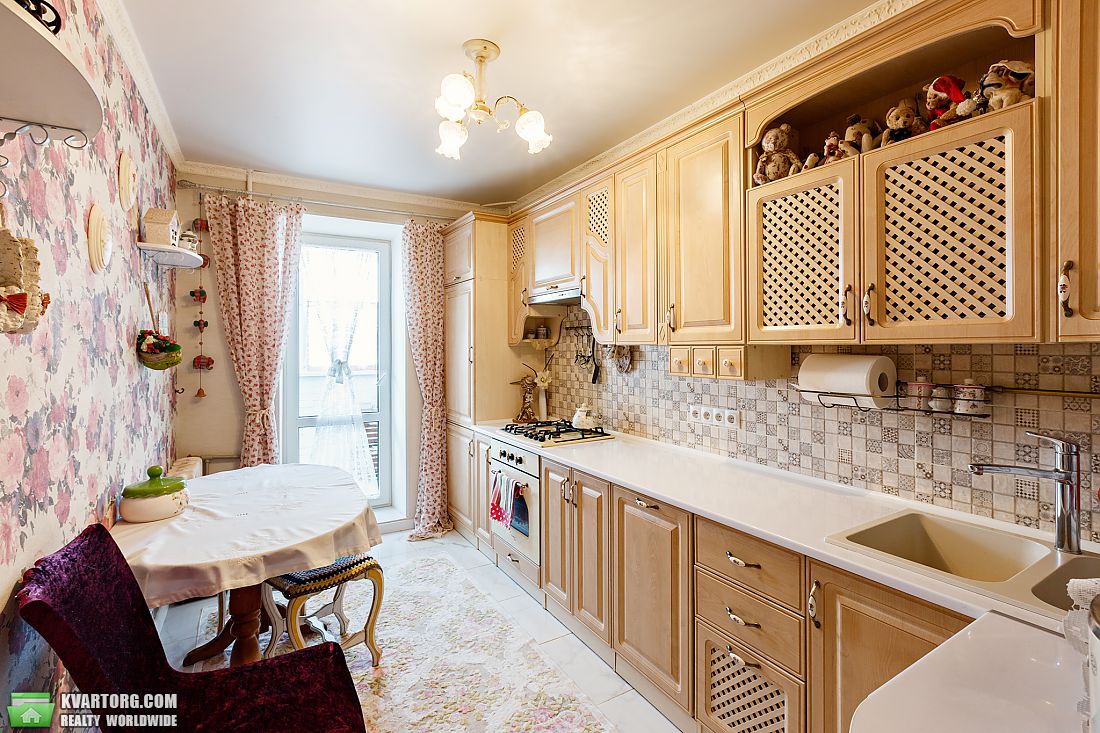 Sell 4-room apartment. Ивано-Франковск, Вовчинецька — photo 1