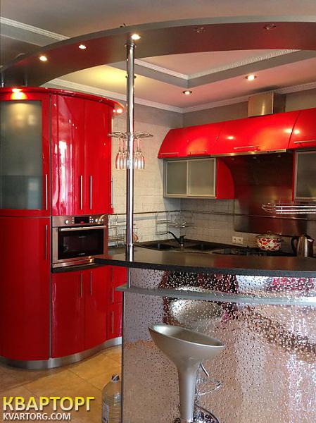 Rent out 3-room apartment. Киев,  Оболонская наб — photo 1