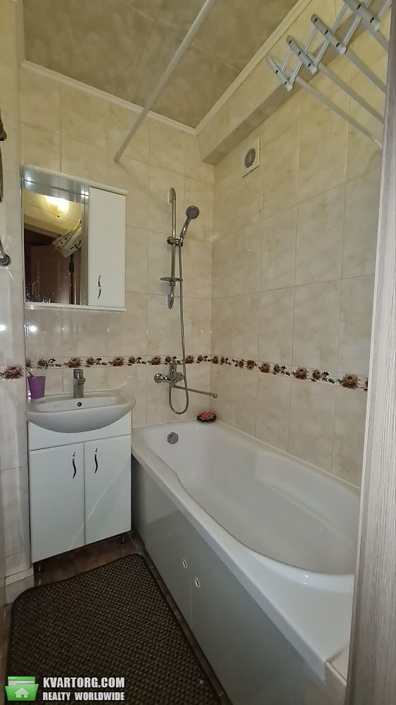 Rent out 2-room apartment. Киев, Салютная — photo 4
