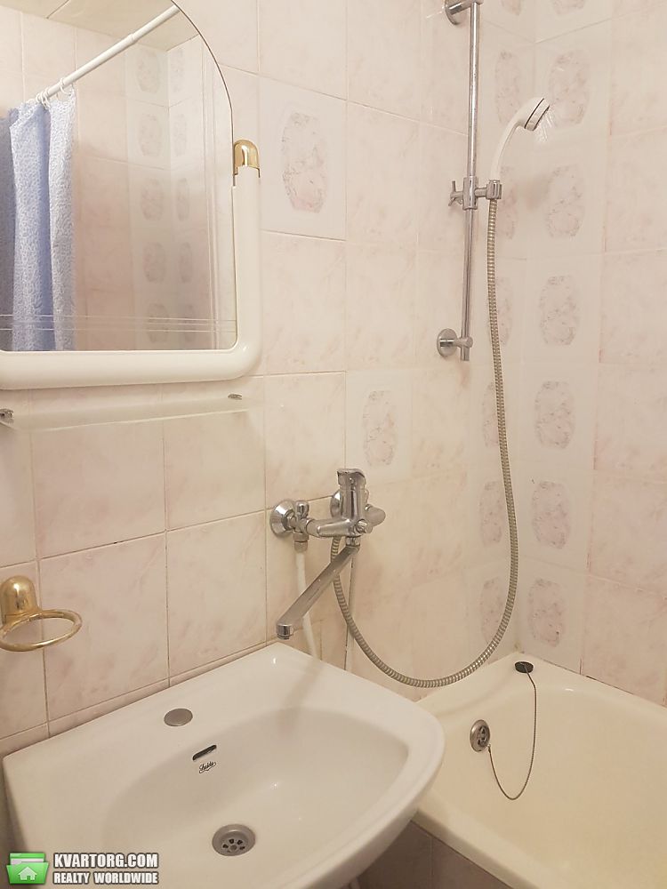 Rent out 2-room apartment. Киев,  Луначарского — photo 9