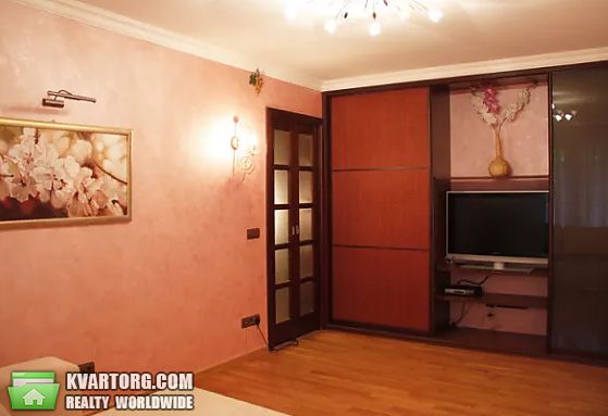 Rent out 2-room apartment. Киев,  Предславинская — photo 1
