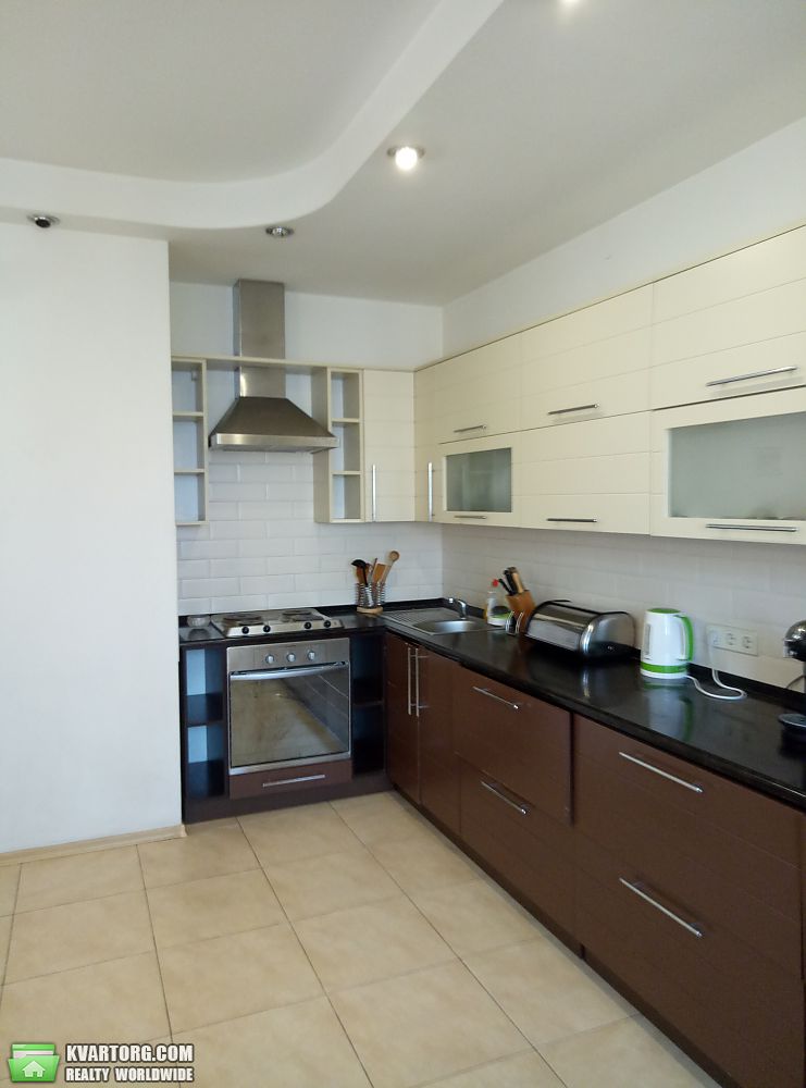 Rent out 2-room apartment. Киев,  Бажана — photo 1