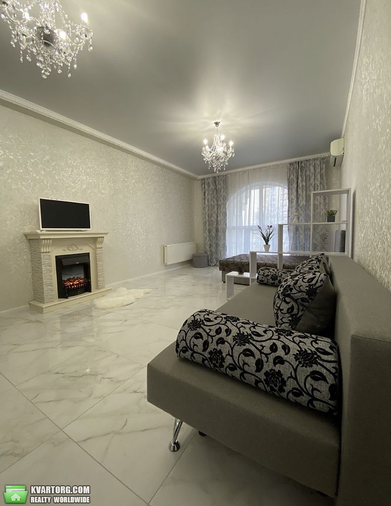 Rent out 1-room apartment. Киев,  Трутенко — photo 1
