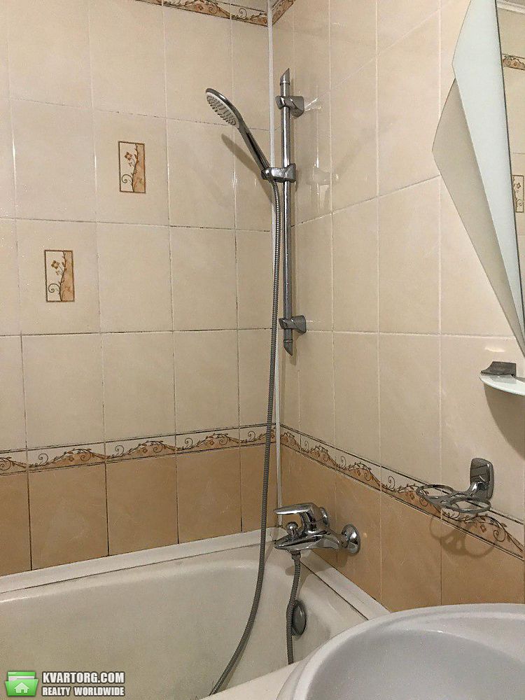 Rent out 3-room apartment. Киев,  Харьковское шоссе — photo 8