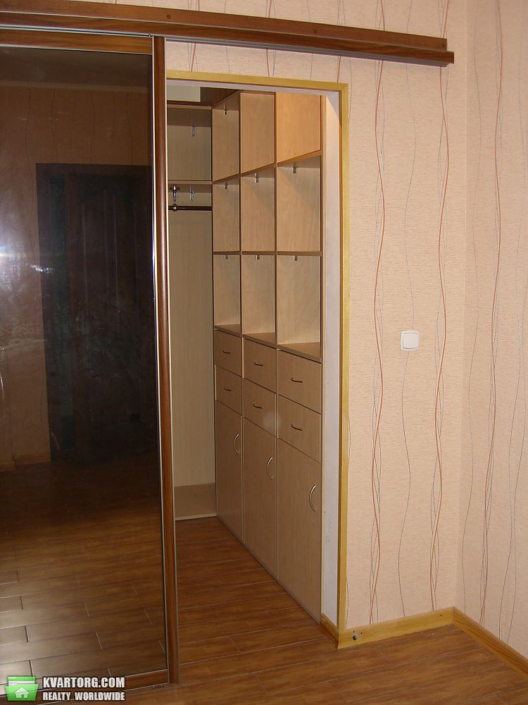 Rent out 1-room apartment. Киев,  Осенняя — photo 10