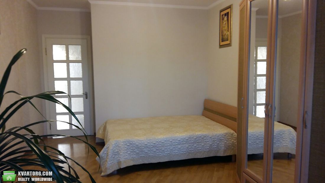 Rent out 3-room apartment. Киев,  Амосова — photo 6