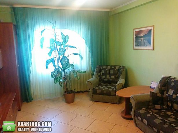 Rent out 2-room apartment. Киев,  Автозаводская — photo 3