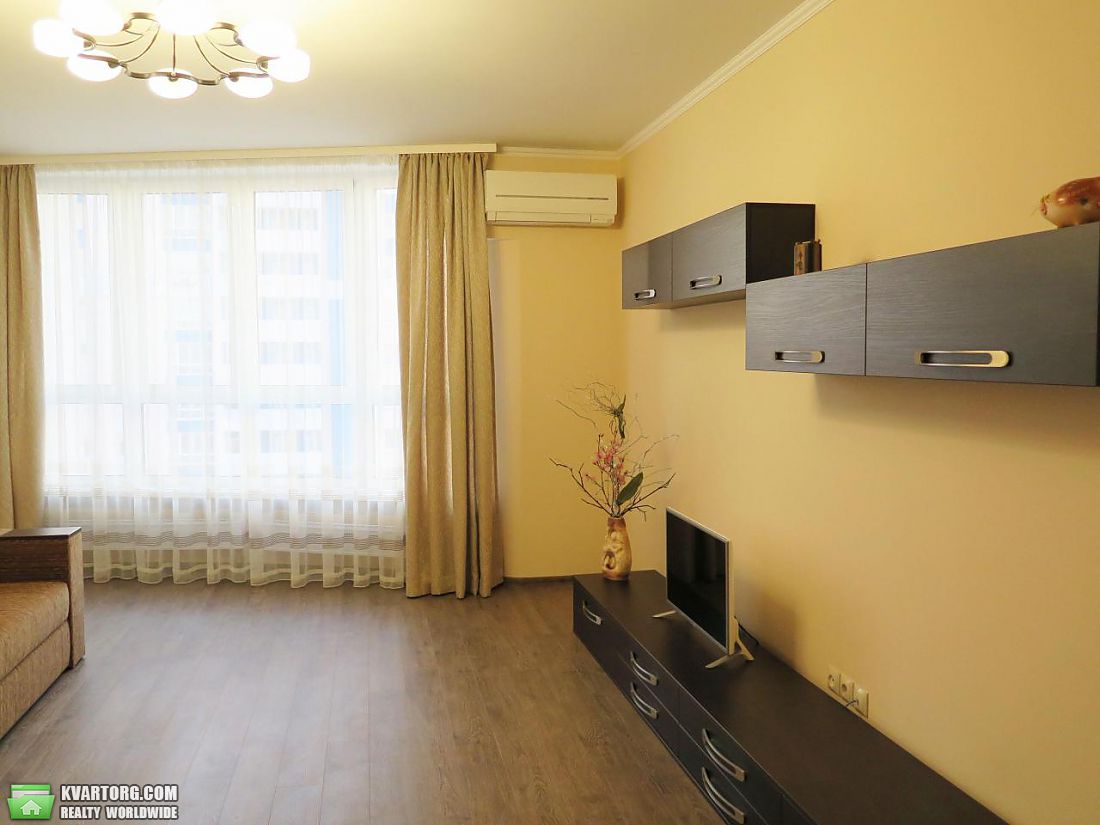 Rent out 2-room apartment. Киев, Сикорского — photo 4