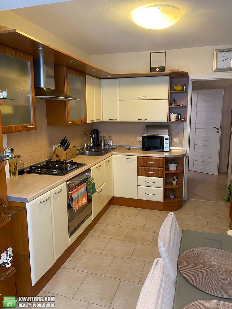 Rent out 3-room apartment. Киев,  Чешская — photo 9