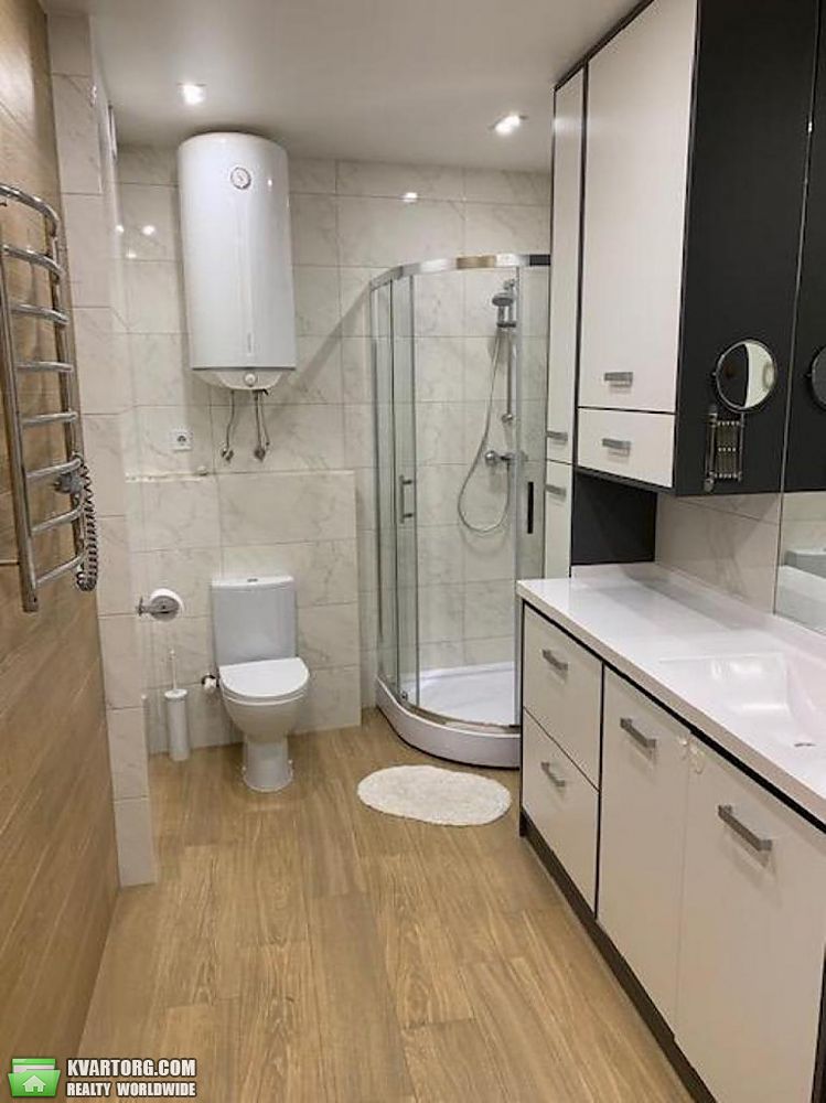 Rent out 2-room apartment. Киев,  Эрнста — photo 3