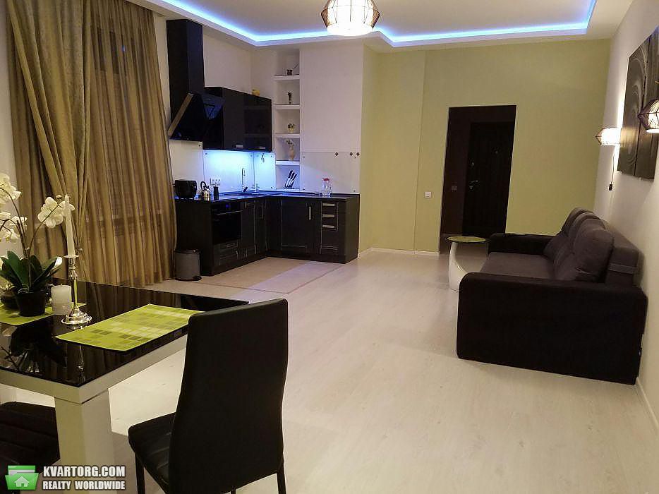 Rent out 2-room apartment. Киев,  Жилянская — photo 2