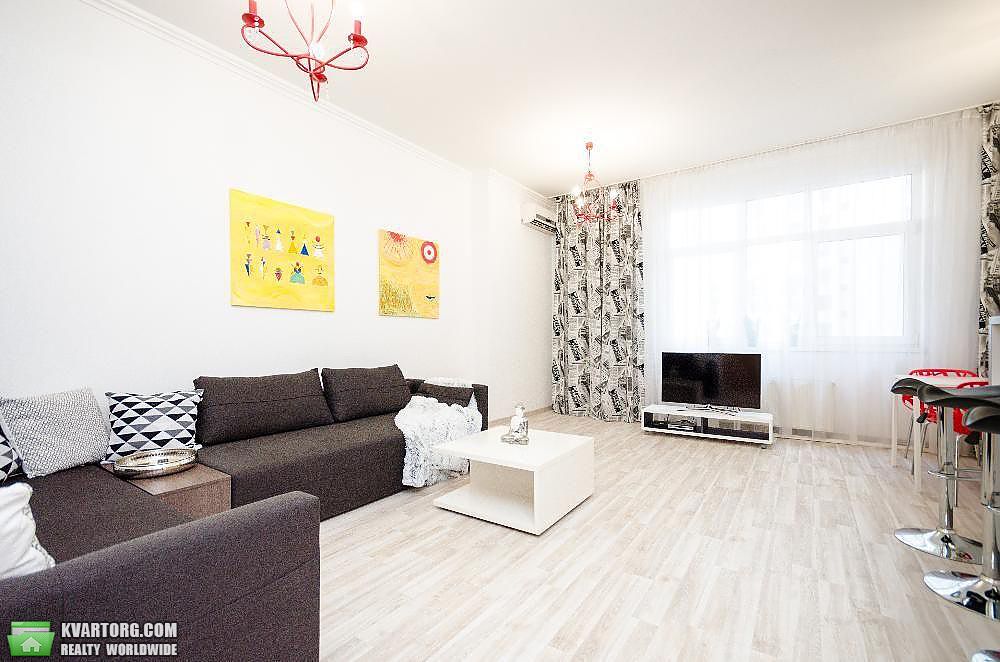 Rent out 3-room apartment. Киев,  Щорса — photo 1