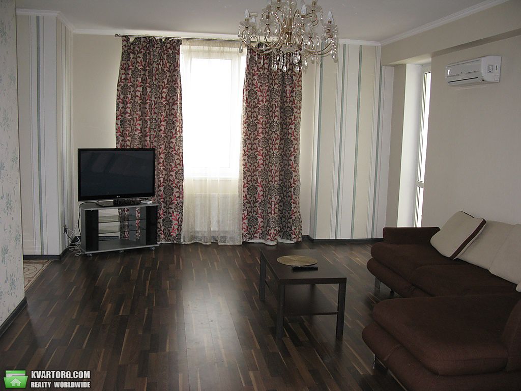 Rent out 3-room apartment. Киев,  Днепровская наб — photo 1