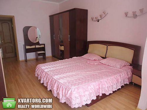Rent out 3-room apartment. Киев,  пр-т Героев Сталинграда — photo 1