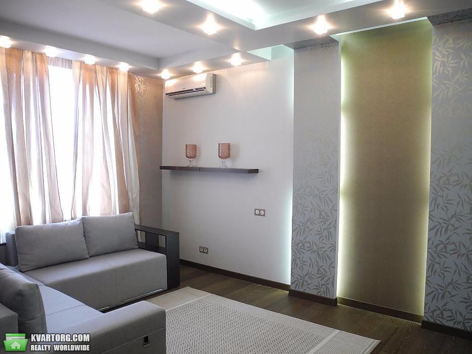 Rent out 3-room apartment. Киев,  Дмитриевская — photo 1