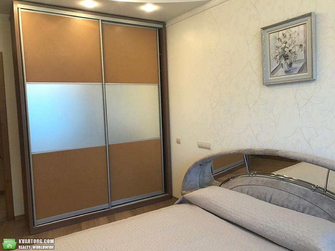 Rent out 3-room apartment. Киев,  Забилы — photo 1