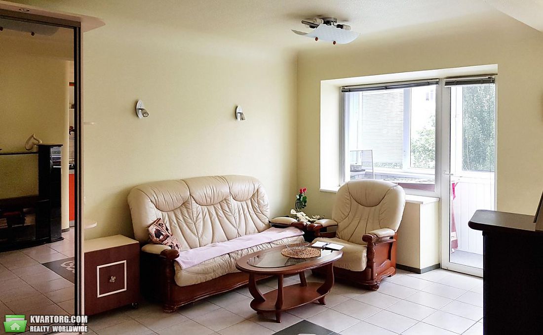 Rent out 3-room apartment. Киев,  Гоголевская — photo 1