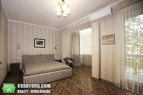 Rent out 3-room apartment. Киев,  Контрактовая пл — photo 2