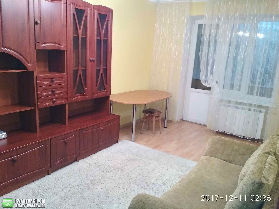 Rent out 2-room apartment. Киев,  Контрактовая пл — photo 1