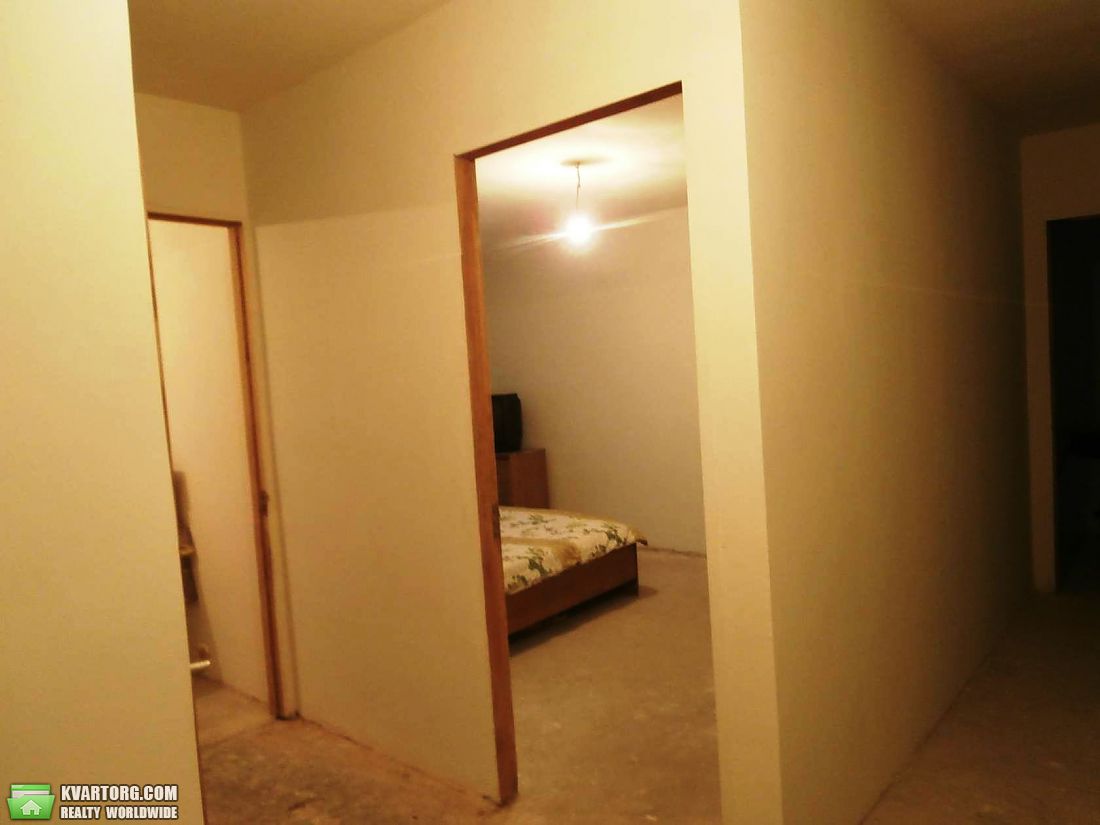 Sell 2-room apartment. Киев,  Краснопартизанская — photo 2