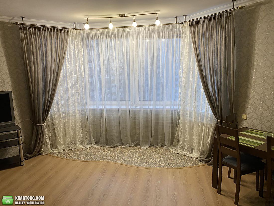 Rent out 2-room apartment. Киев,  Харьковское шоссе — photo 1