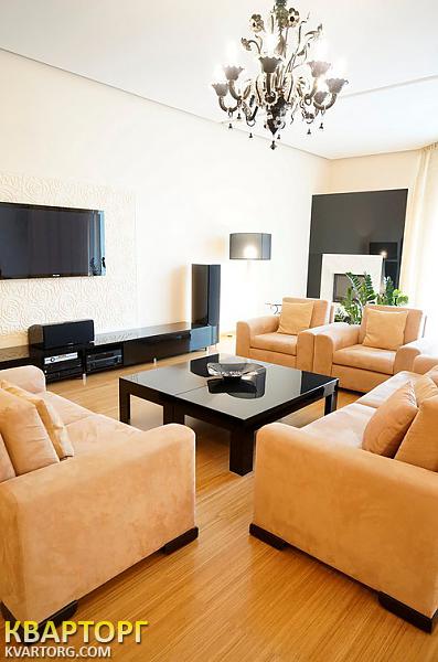 Rent out house. Киев,  Лагерная — photo 1