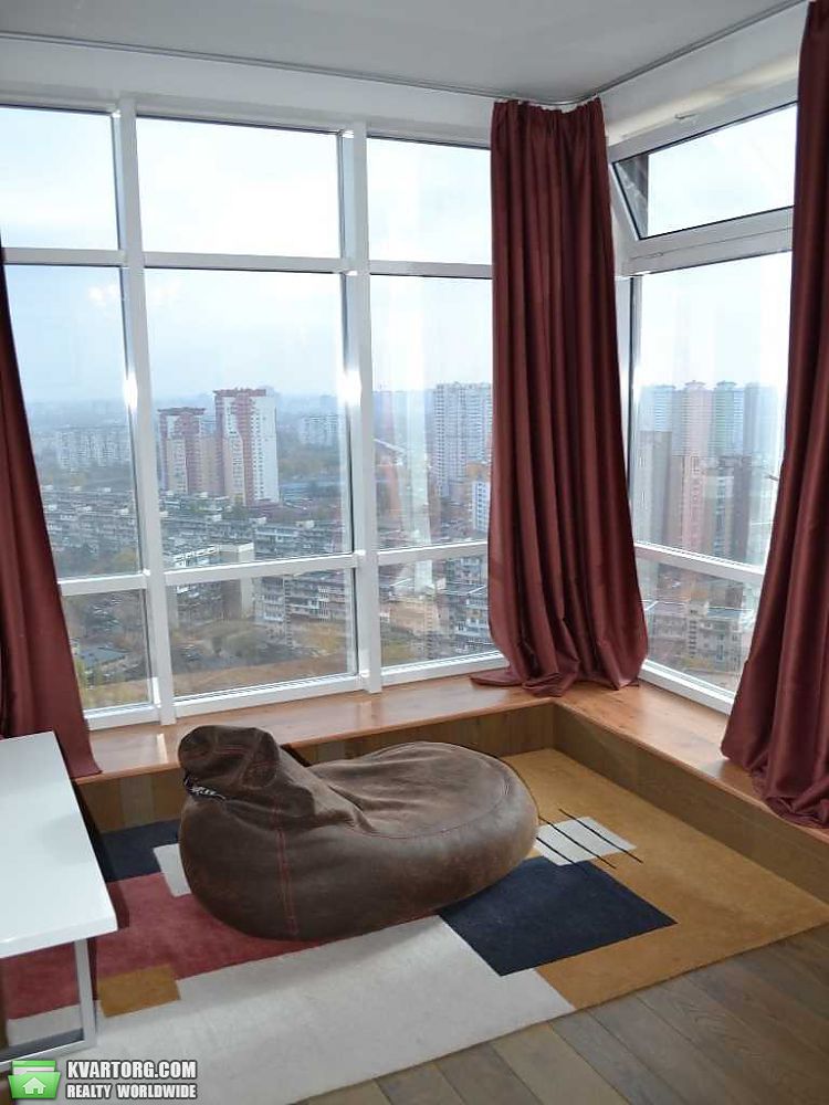 Rent out 3-room apartment. Киев, Днепровская наб — photo 1