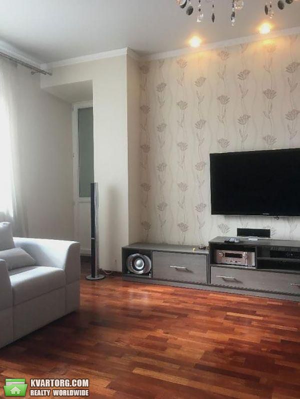 Rent out 3-room apartment. Киев,  Оболонская наб — photo 1