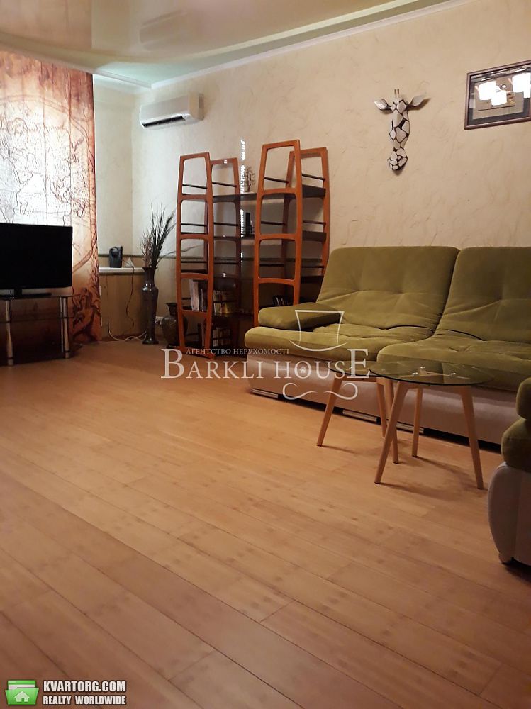 Rent out 3-room apartment. Киев,  Суворова — photo 1