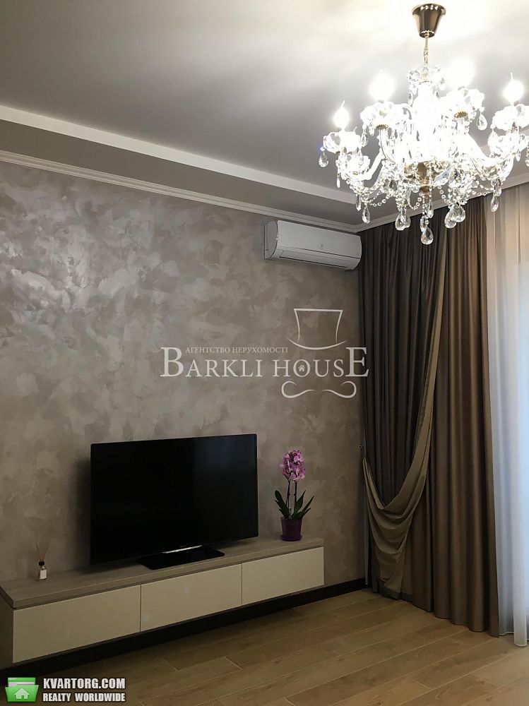 Rent out 2-room apartment. Киев,  Уборевича — photo 10