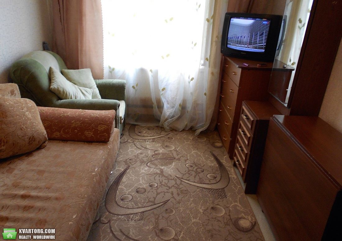 Rent out 1-room apartment. Киев, Тростянецкая — photo 1