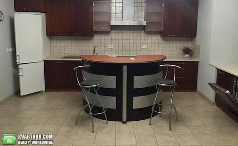 Rent out 4-room apartment. Киев,  Кропивницкого — photo 4
