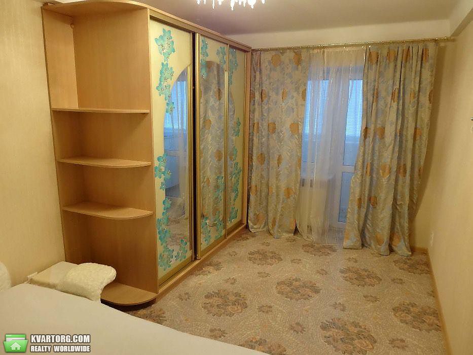 Rent out 2-room apartment. Киев,  Исаакяна — photo 3