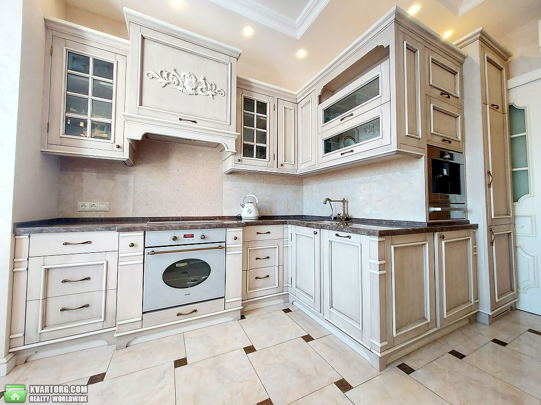 Rent out 2-room apartment. Киев, Жилянская — photo 5
