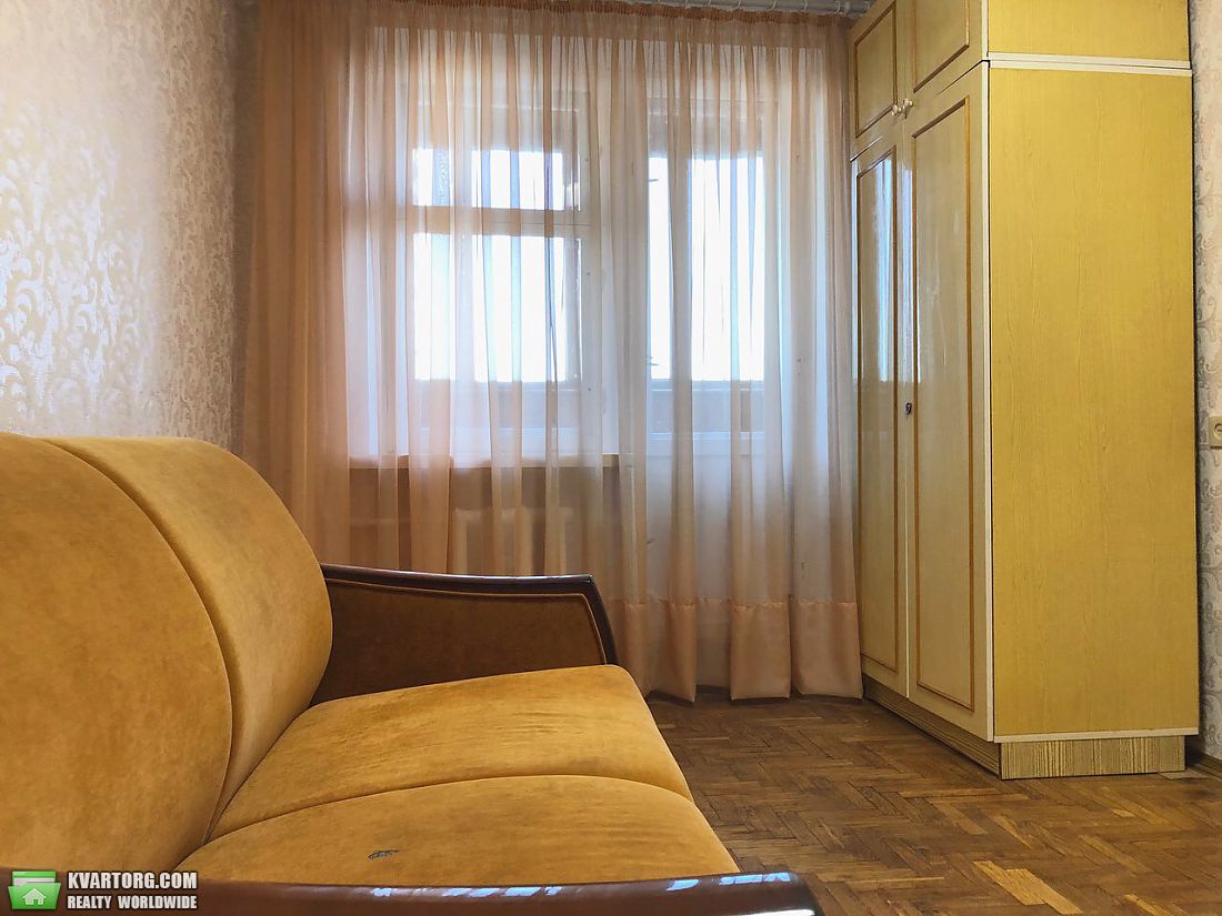 Rent out 3-room apartment. Киев,  Симиренко — photo 1