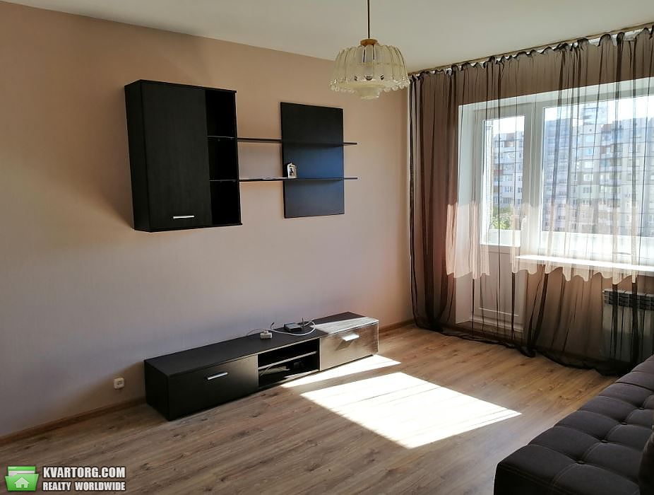 Rent out 2-room apartment. Киев,  Героев Днепра — photo 1