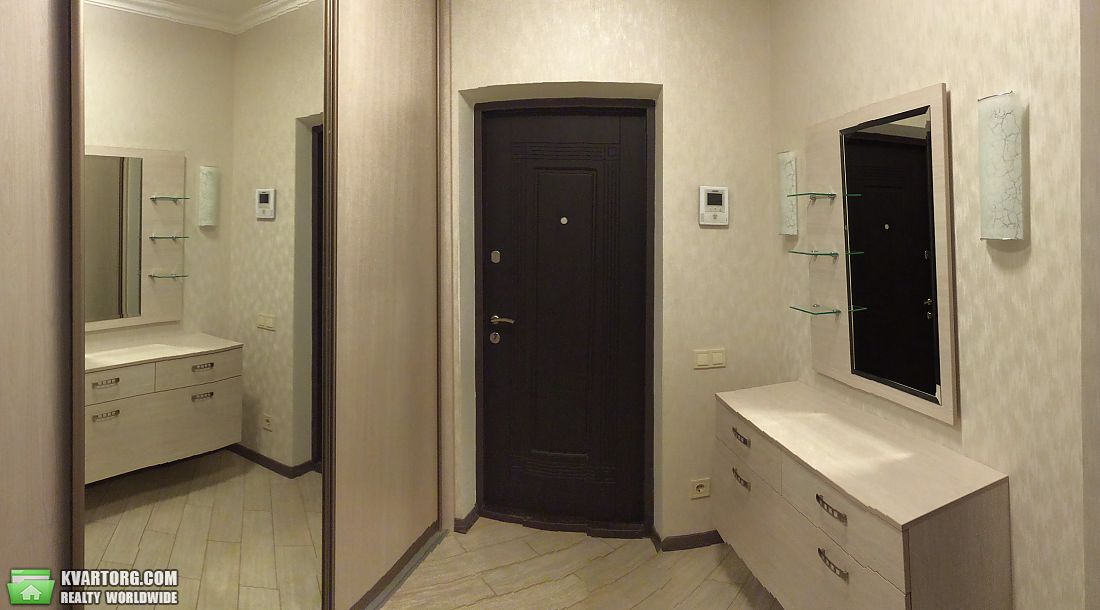 Rent out 2-room apartment. Киев,  Урловская — photo 1