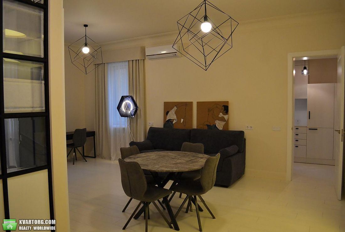 Rent out 2-room apartment. Киев,  Михайловский пер — photo 1