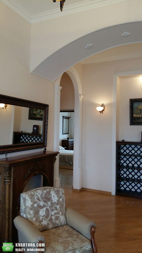 Rent out 3-room apartment. Киев,  Михайловский пер — photo 1