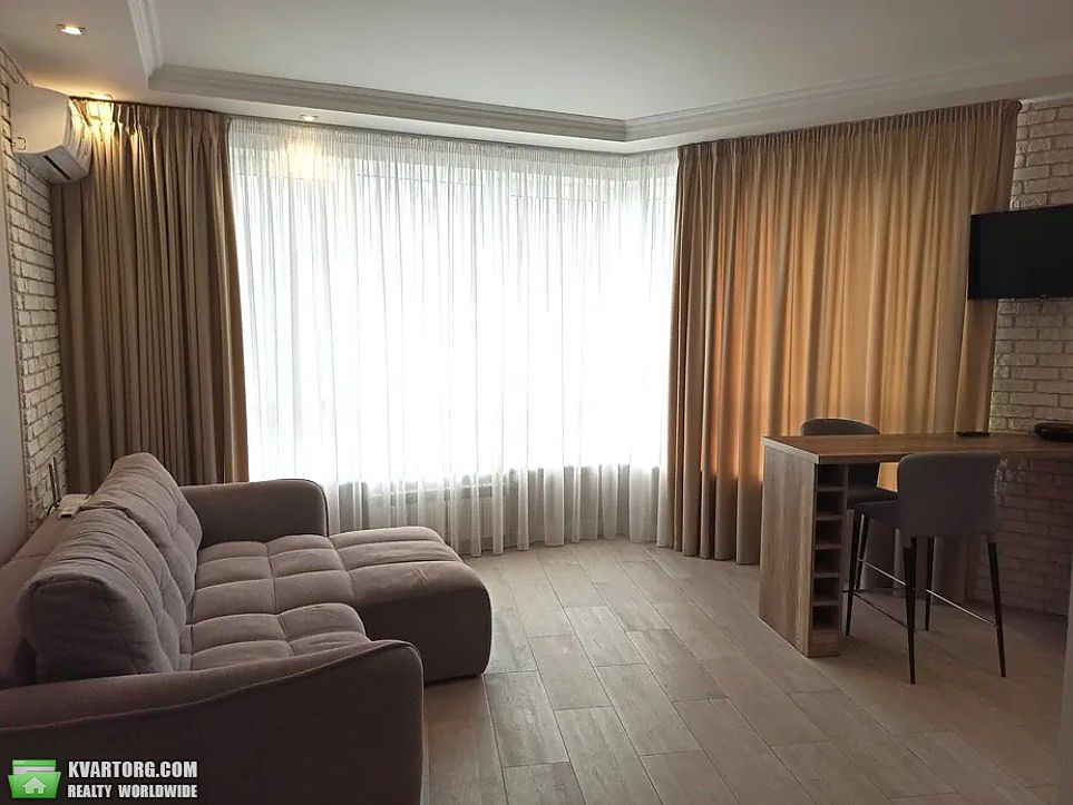 Rent out 1-room apartment. Киев, Демеевская — photo 1