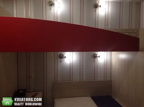 Rent out 3-room apartment. Киев, ернста — photo 1