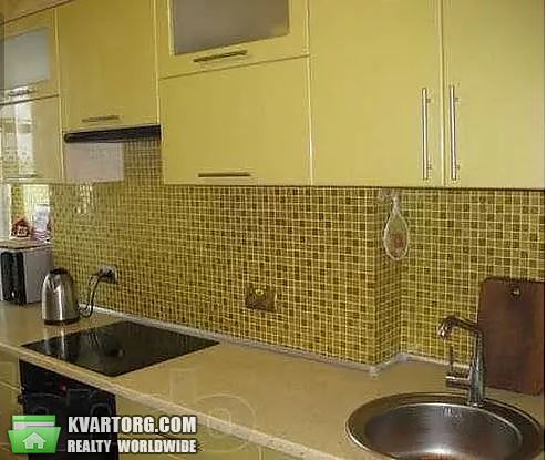 Rent out 2-room apartment. Киев,  Осенняя — photo 1