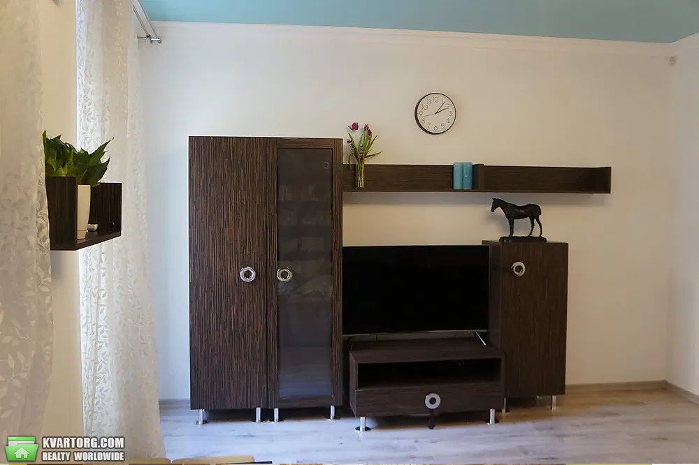 Rent out 2-room apartment. Львов, площа Ринок — photo 7